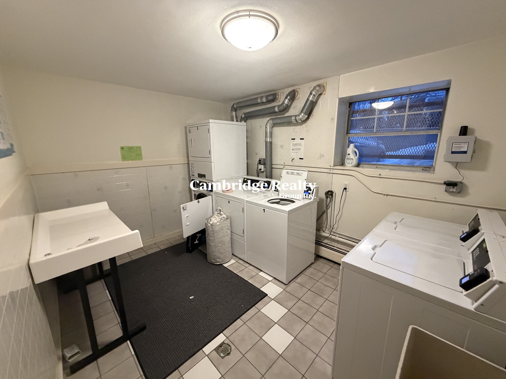 Building Photo - 803 Centre St