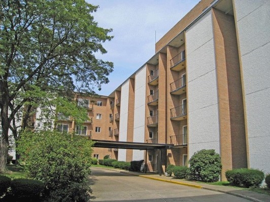 Primary Photo - Lincoln Manor Apartments