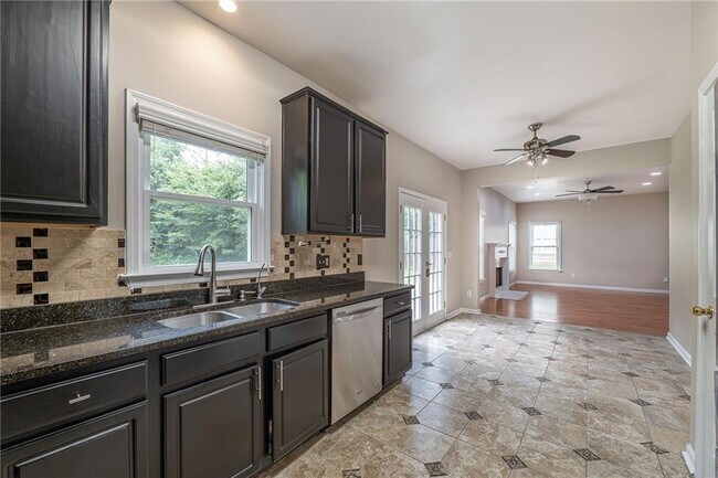 Building Photo - 315 Foe Creek Dr
