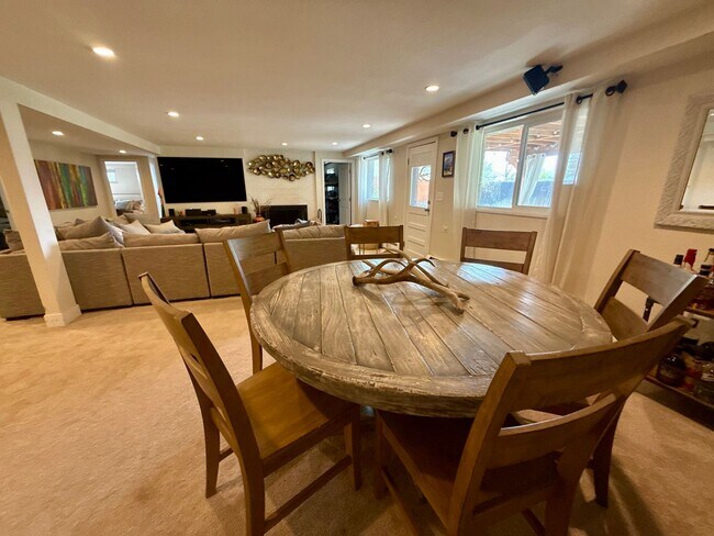 Building Photo - Sprawling 6 BR 4 BA Applewood Paradise - Live in Luxury with this Entertainer's Dream!