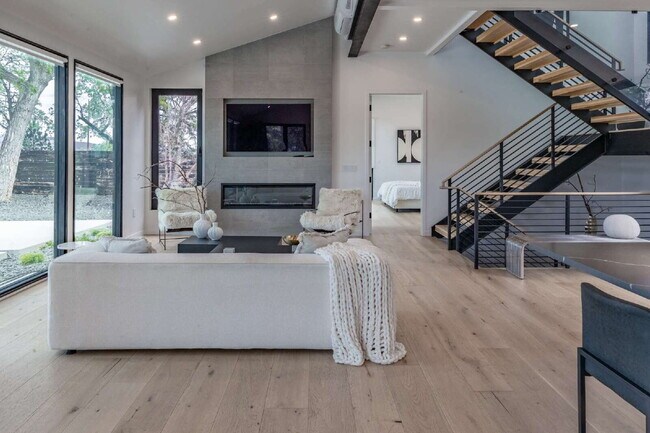 Primary Photo - Modern Luxury Rental with Unobstructed Flatiron Views