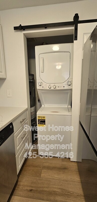 Building Photo - 12107 NE Bel Red Rd