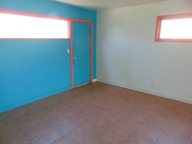 Building Photo - 123 Sombrio Dr