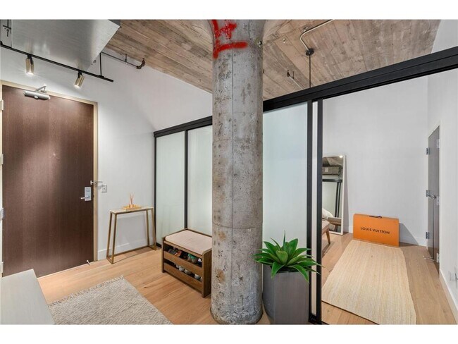 Building Photo - 618 N Washington Ave