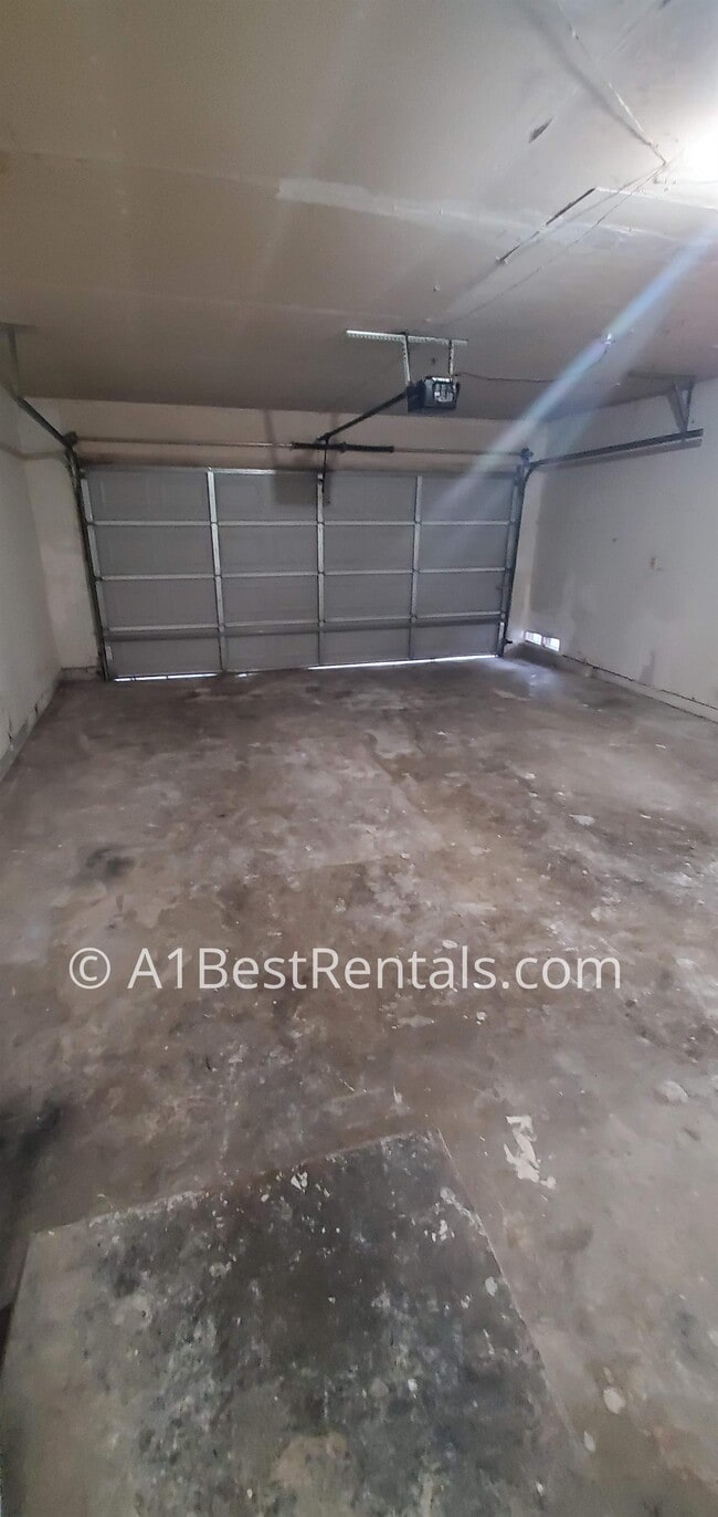 Building Photo - 233 Carmillita Way