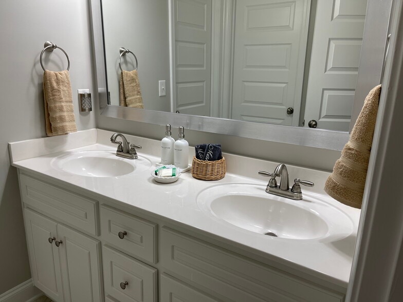 Primary Suite Vanity - 711 Argo Pass