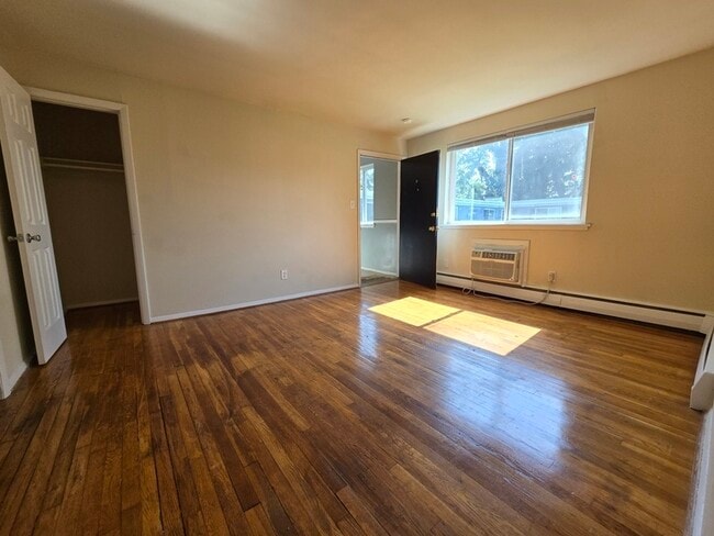 Building Photo - 3212 Ellwood Ave