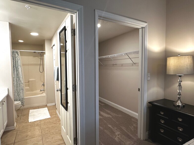 Building Photo - 5551 Bentgrass Dr