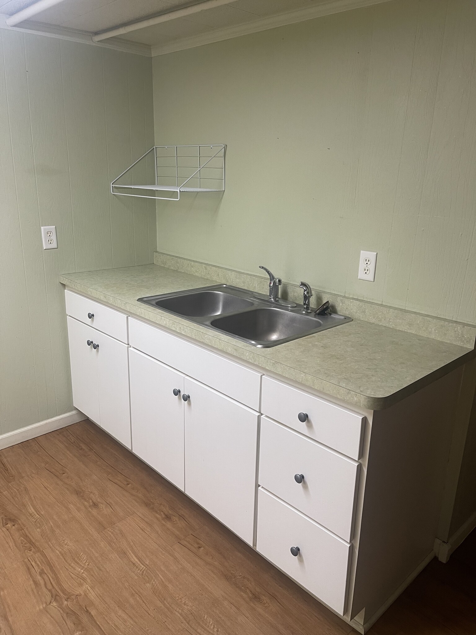 Building Photo - 318 14th Ave E