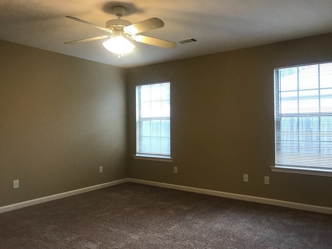 Building Photo - 16 Mustang Dr