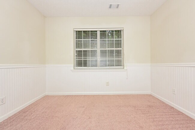 Building Photo - 190 Dillion Dr