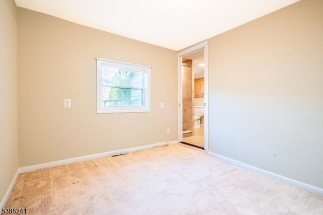 Building Photo - 354 Maxim Dr