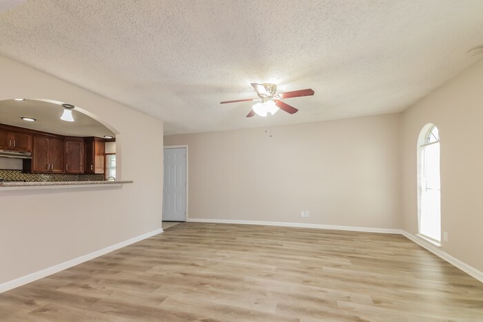 Building Photo - 6205 Magnolia Ln