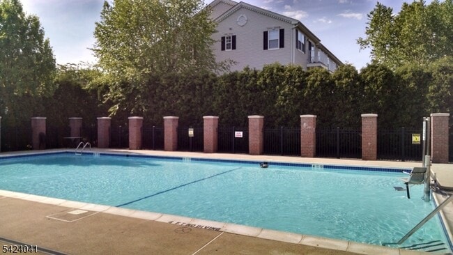 Building Photo - 258 Riverwalk Way