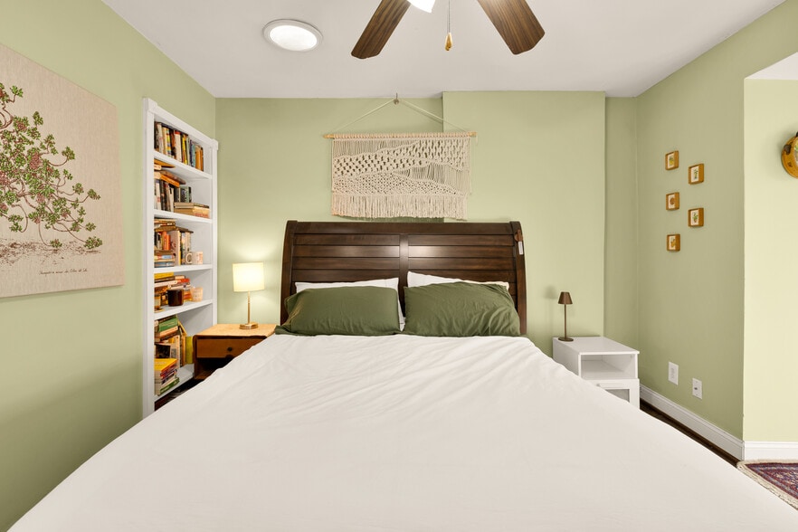 Building Photo - 207 V St NE