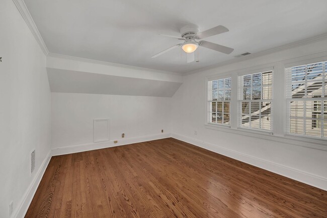 Building Photo - Luxury unfurnished 4BR/4.5BA Tudor in Belle Meade Links.