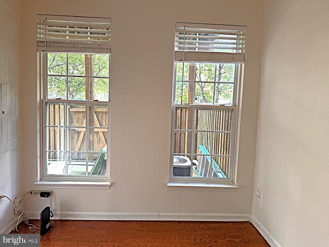Building Photo - 13129 Park Crescent Cir