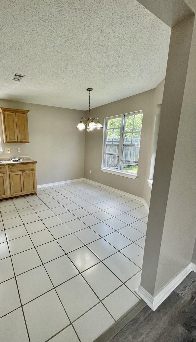 Building Photo - 13442 Locust Hill Dr