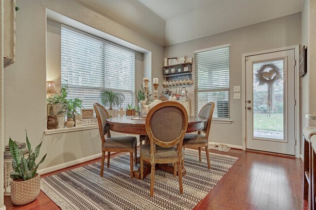 Building Photo - 204 Forest Peak Way