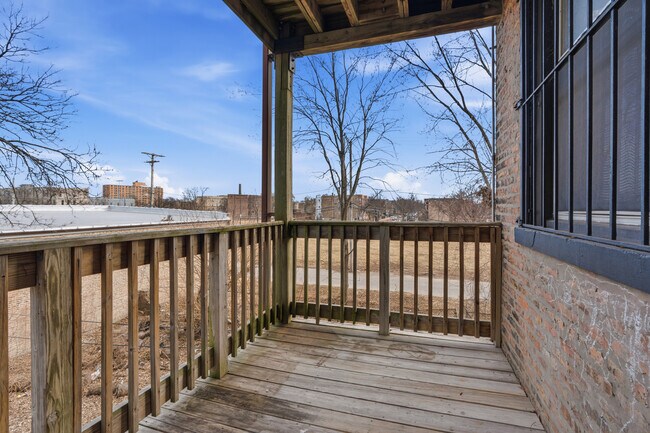 Building Photo - 6239 S Ellis Ave