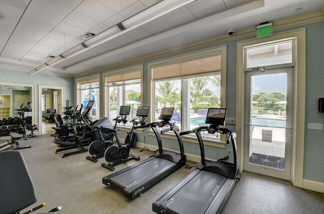 Building Photo - 4559 S Lake Dr