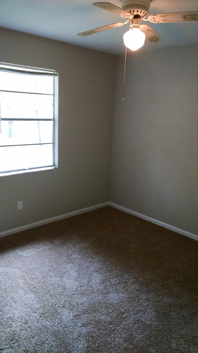 Building Photo - 5605 Old Hickory Ln