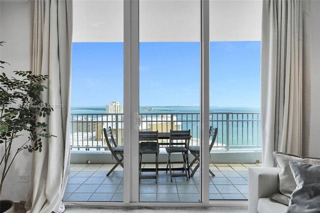 Building Photo - 801 Brickell Key Blvd