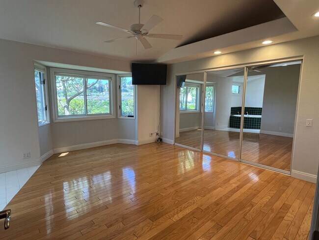 Building Photo - Stunning *VIEW* home for rent in desirable...