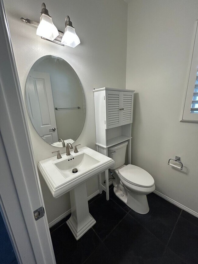 Building Photo - New! 3BD/2.5BA Two-Story Condo in Qual Hill Irvine! *MOVE-IN SPECIAL*