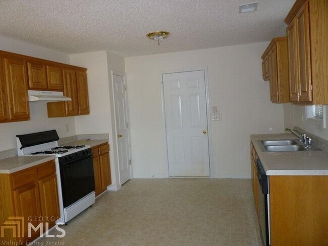 Building Photo - 180 Waters Edge Dr