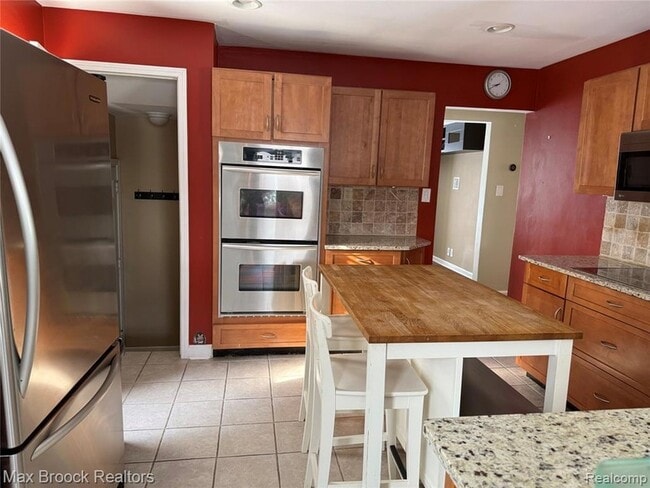 Building Photo - 3602 Elmhurst Ave