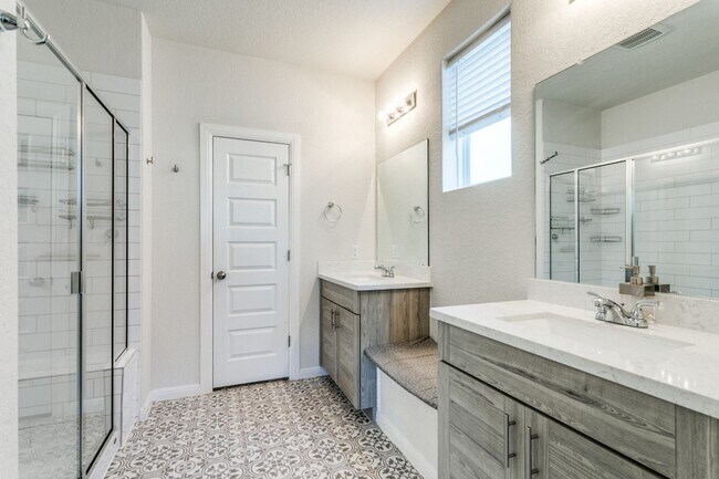 Building Photo - Beautiful Modern 2 story home!