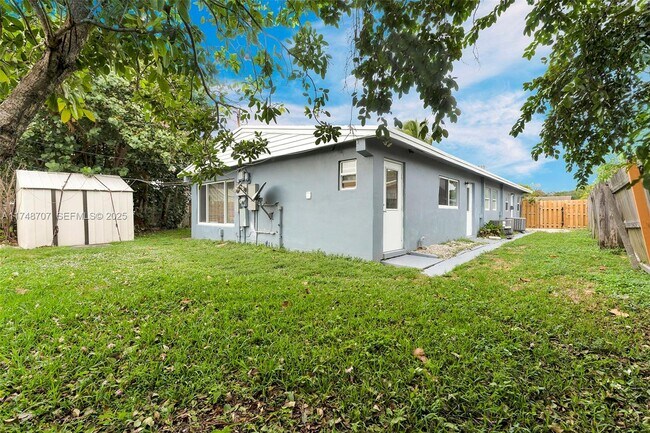 Building Photo - 1120 SW 30th St