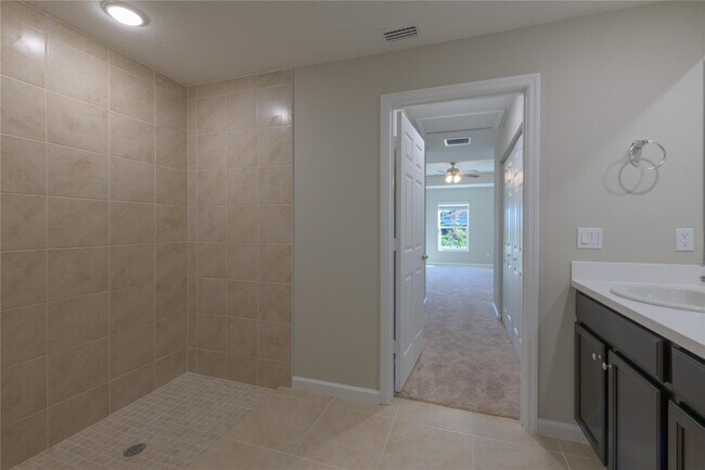 Building Photo - 730 SW McCall Rd