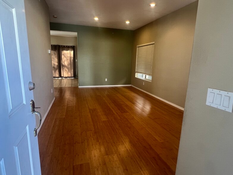 Living / Formal Dining - 10033 Kika Ct