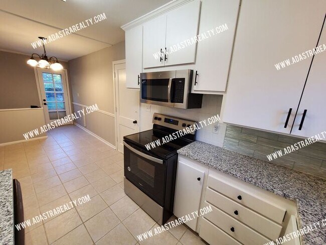 Building Photo - 4 Bedroom 2 Bath Ranch in Prairie Village-Coming SOON!!