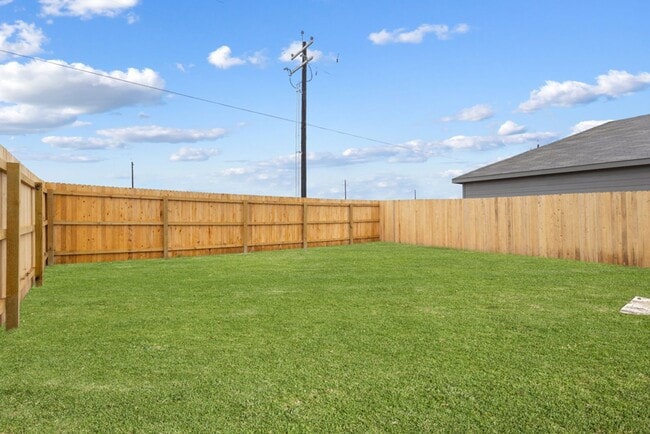 Building Photo - 972 Creek