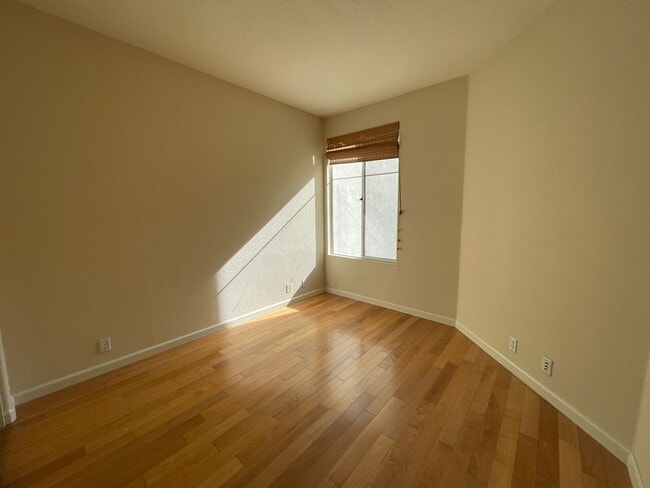 Building Photo - 450 Navaro Way