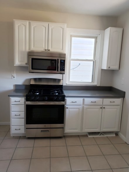 Kitchen - 51 Sterling St