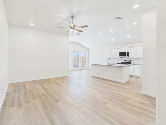 Building Photo - 3007 Farmyard Dr