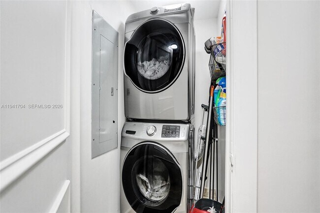 Building Photo - 1800 S Ocean Dr