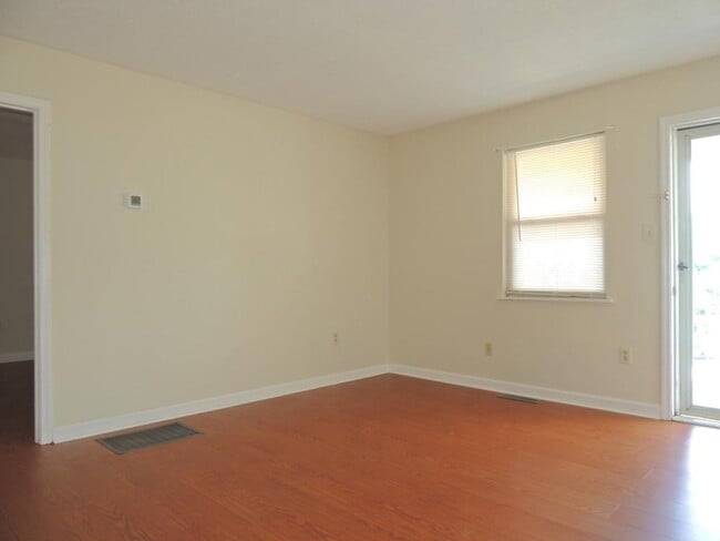 Building Photo - 2884 Blue Ridge Dr