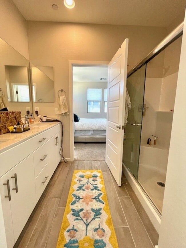 Building Photo - Beautiful Fully Furnished Condo in Affinit...