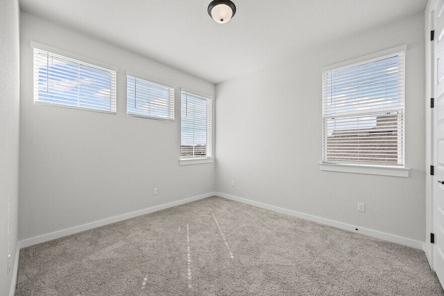 Building Photo - 12702 Autumn Bird Trce