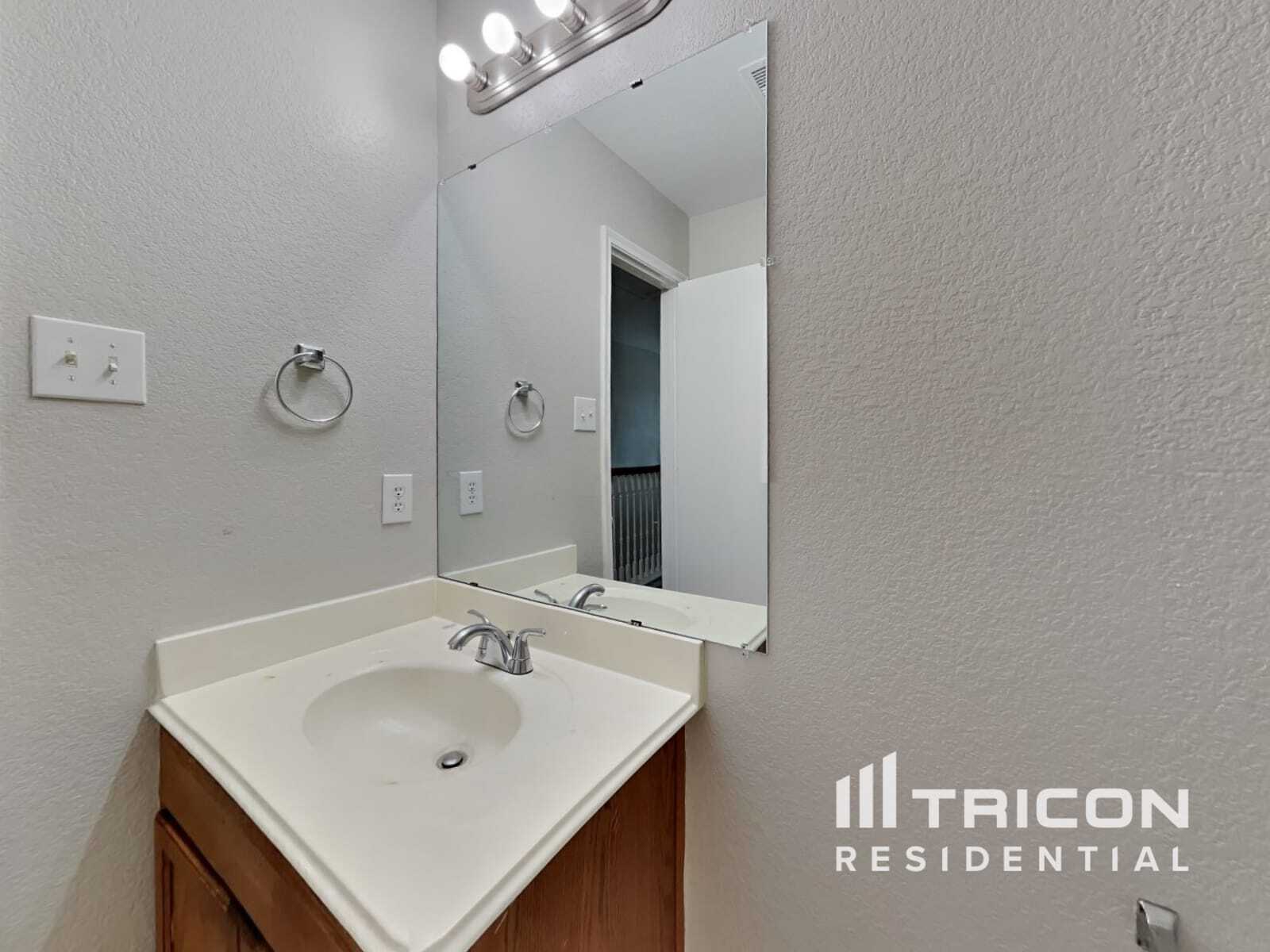 Building Photo - 22110 Orchard Dale Dr