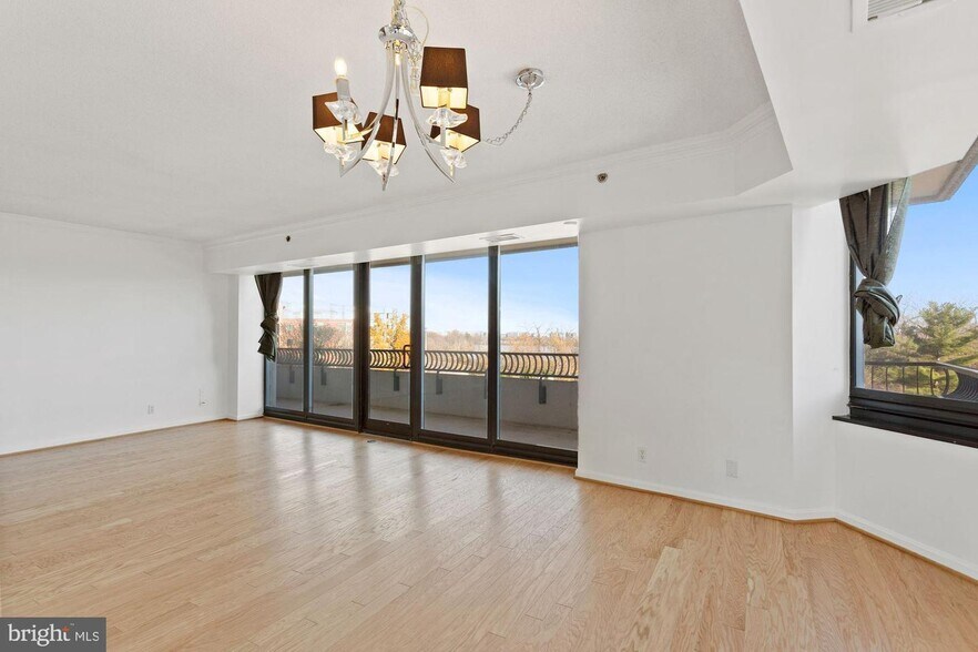 Living room - 1200 Crystal Dr