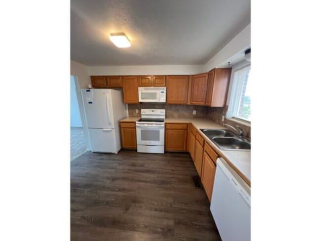 Building Photo - 7644 S Holland Way