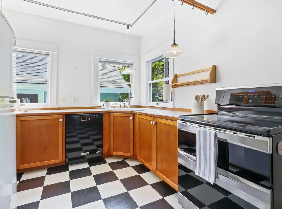 Building Photo - 1974 SE 24th Ave