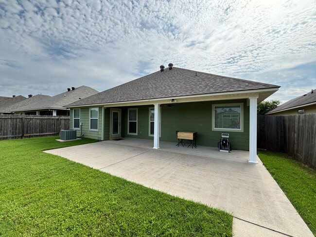 Building Photo - BEAUTIFUL SOUTH BOSSIER HOME NEAR BAFB