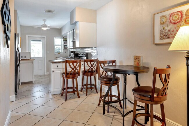 Building Photo - 2109 NE 26th St